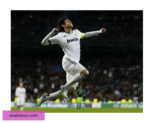 卡卡历史地位分析：现代足球巨星中的重要一员，影响力持续增强